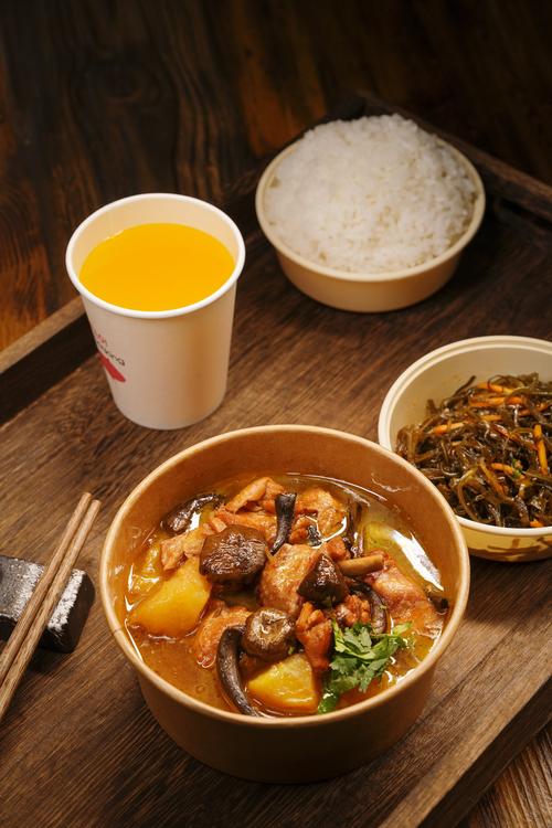 敬來(lái),公司經(jīng)營(yíng)范圍包括:許可項(xiàng)目:食品經(jīng)營(yíng)